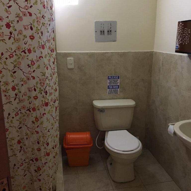 Hostal La Candelaria - Habitación Triple Básica con baño compartido - 5
