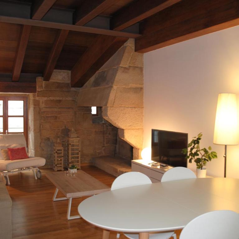 Piso en antiguo palacete del casco histórico - Two-Bedroom Apartment - 3