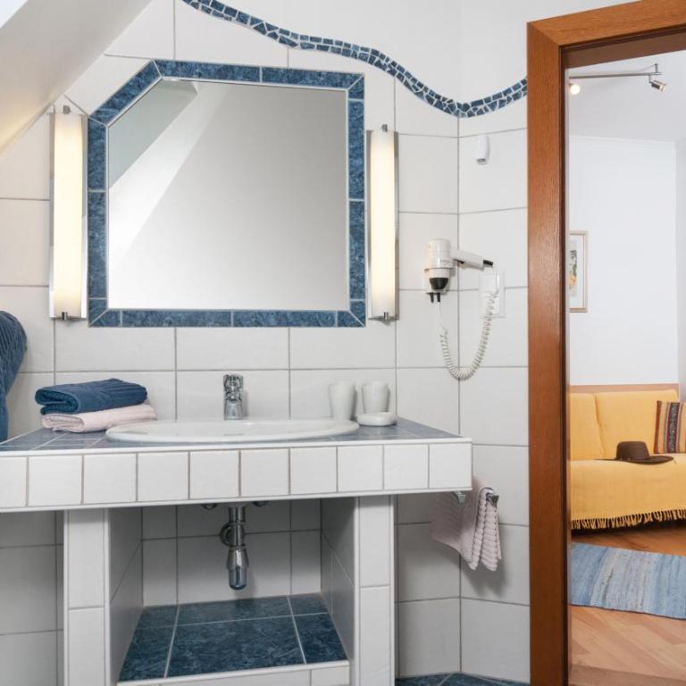 Appartements Schwarzvilla - Großes Apartment mit 1 Schlafzimmer und Balkon - 1