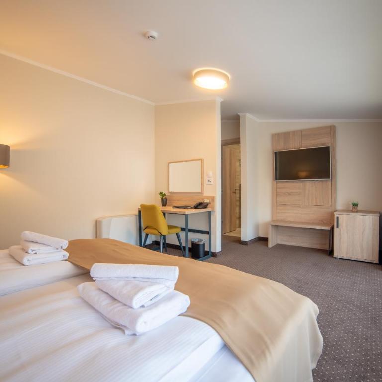 Hotel Soni Lux - Standardna Dvokrevetna Soba sa Bračnim Krevetom - 6