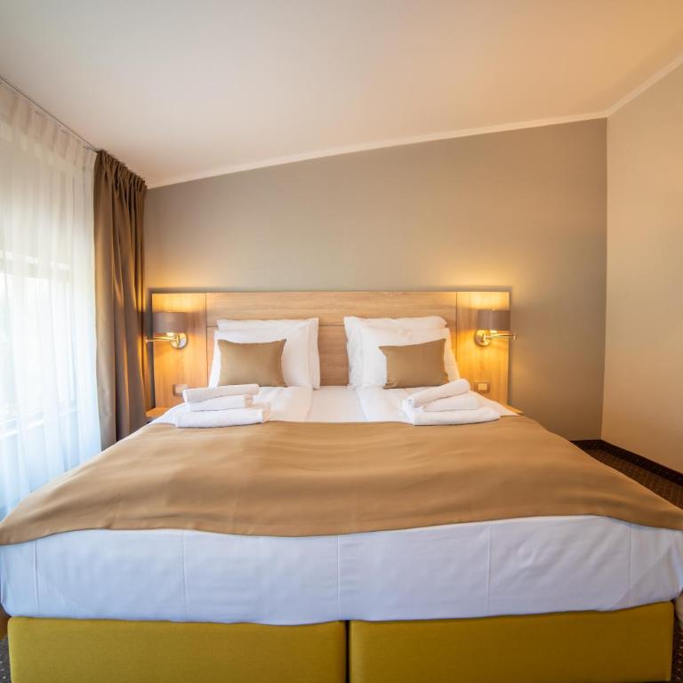 Hotel Soni Lux - Standardna Dvokrevetna Soba sa Bračnim Krevetom - 2