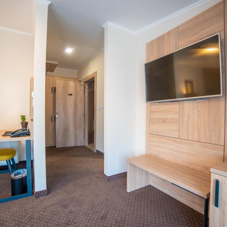 Hotel Soni Lux - Standardna Dvokrevetna Soba sa Bračnim Krevetom - 5