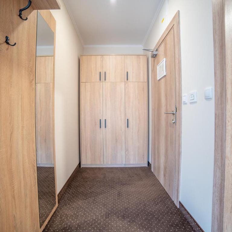 Hotel Soni Lux - Standardna Dvokrevetna Soba sa Bračnim Krevetom - 3