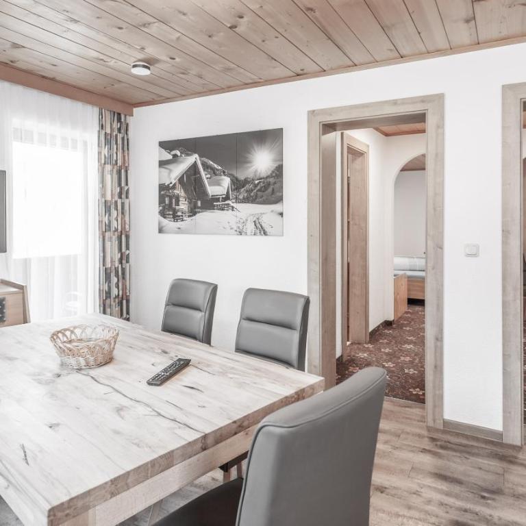 Gästeheim Schmiedhof - Apartment mit 2 Schlafzimmern und Balkon (4 bis 5 Erwachsene) - 1