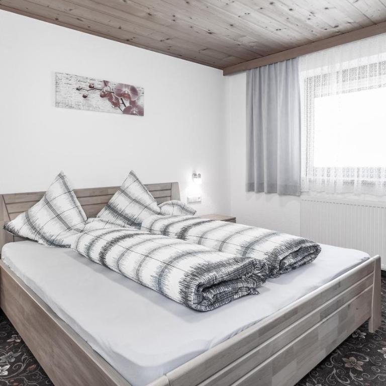 Gästeheim Schmiedhof - Apartment mit 2 Schlafzimmern und Balkon - 11