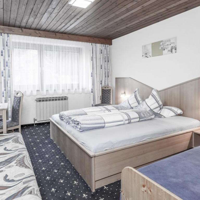 Gästeheim Schmiedhof - Dreibettzimmer - 5