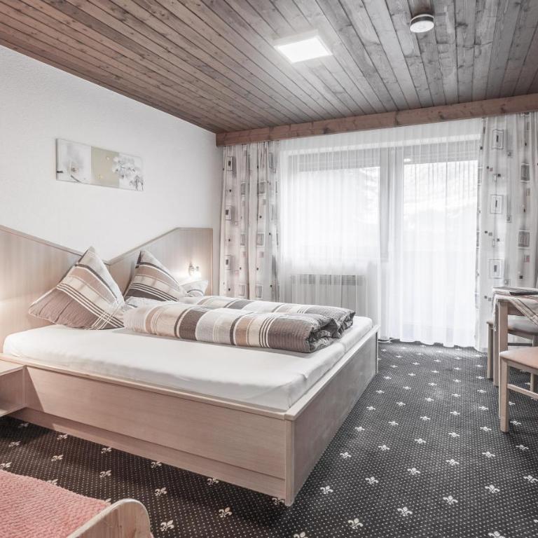 Gästeheim Schmiedhof - Dreibettzimmer - 4