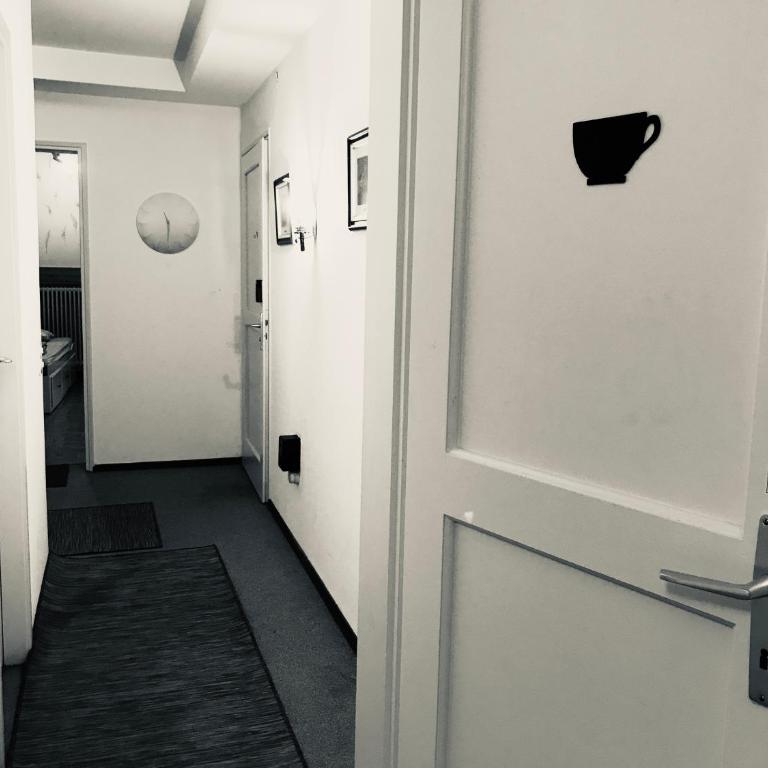 casanico - Doppelzimmer mit Gemeinschaftsbad - 11