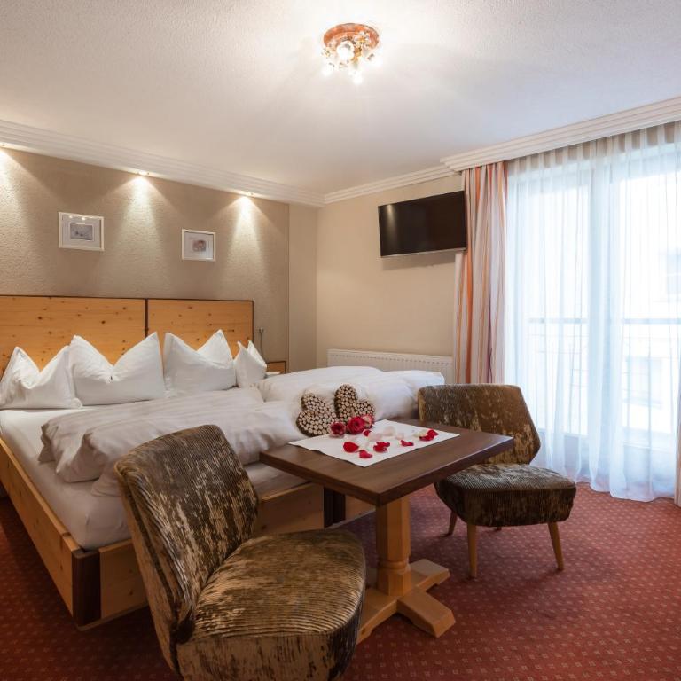 Hotel Ehrenreich - Familienzimmer mit eigenem Bad - 1