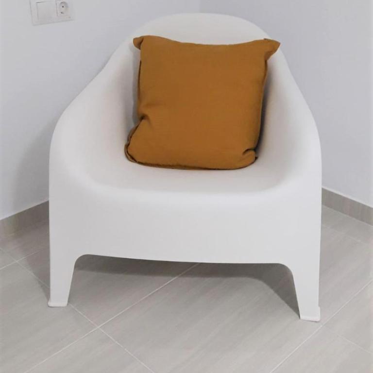 Unique Apartment - Three-Bedroom Apartment - 16