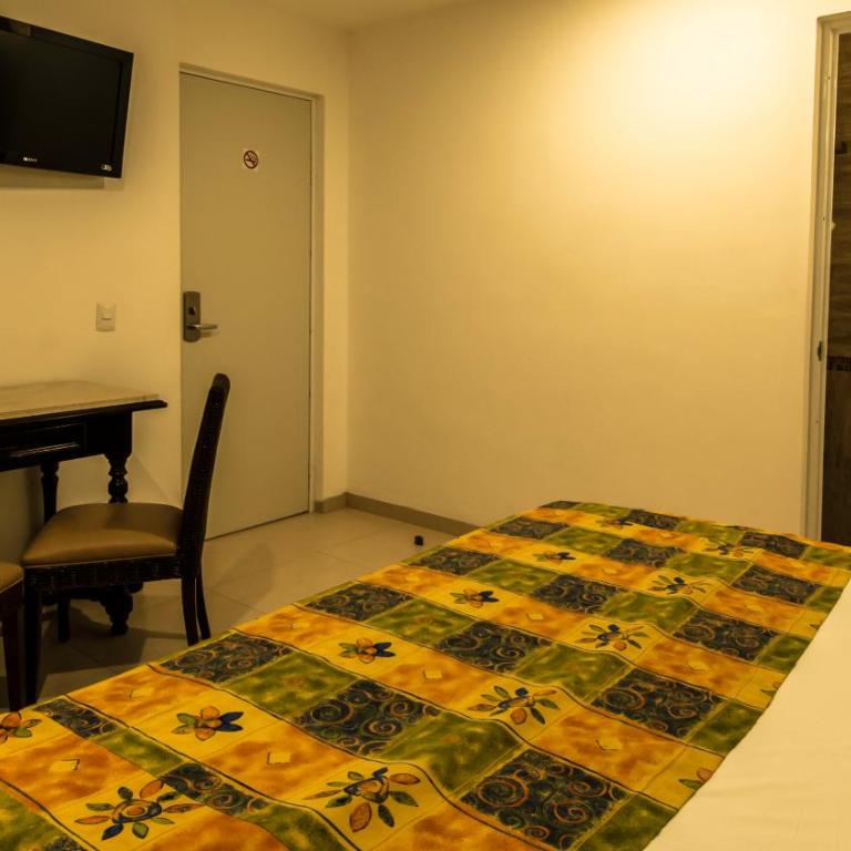 Hotel María Jose - Habitación con cama extragrande. - 2