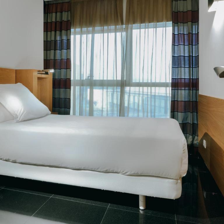Hesperia Fira - Habitación Familiar (2 adultos y 2 niños) - 2