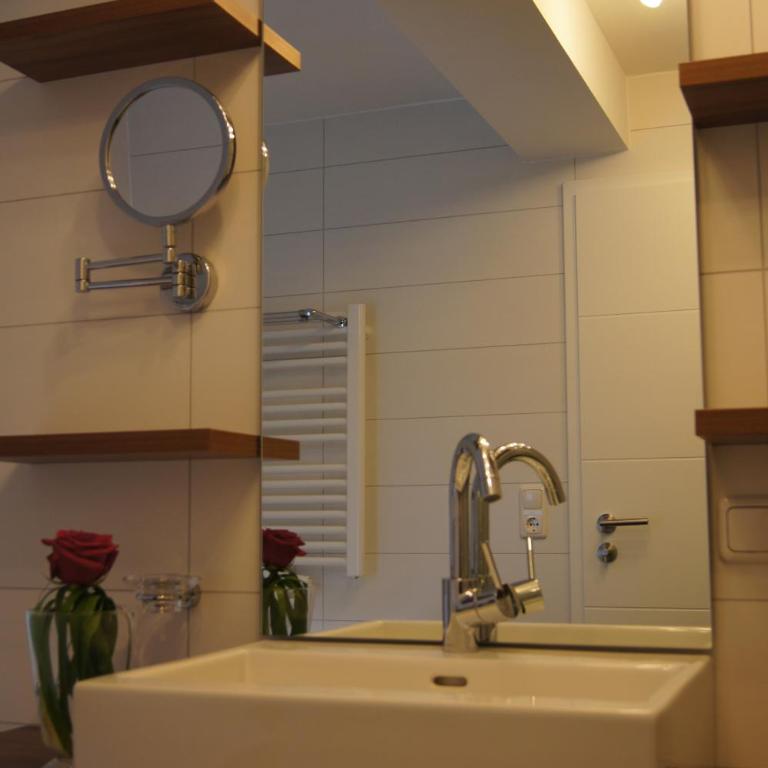 Alpenflair Ferienwohnungen Whg 307 Edel-Weiß - Apartment mit Balkon - 24