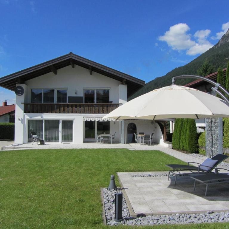 Alpenflair Ferienwohnungen Whg 307 Edel-Weiß - Apartment mit Terrasse - 1