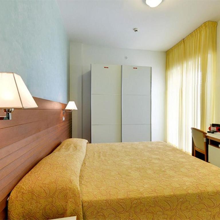 Hotel Margareth - Double or Twin Room with Partial Sea View - 5