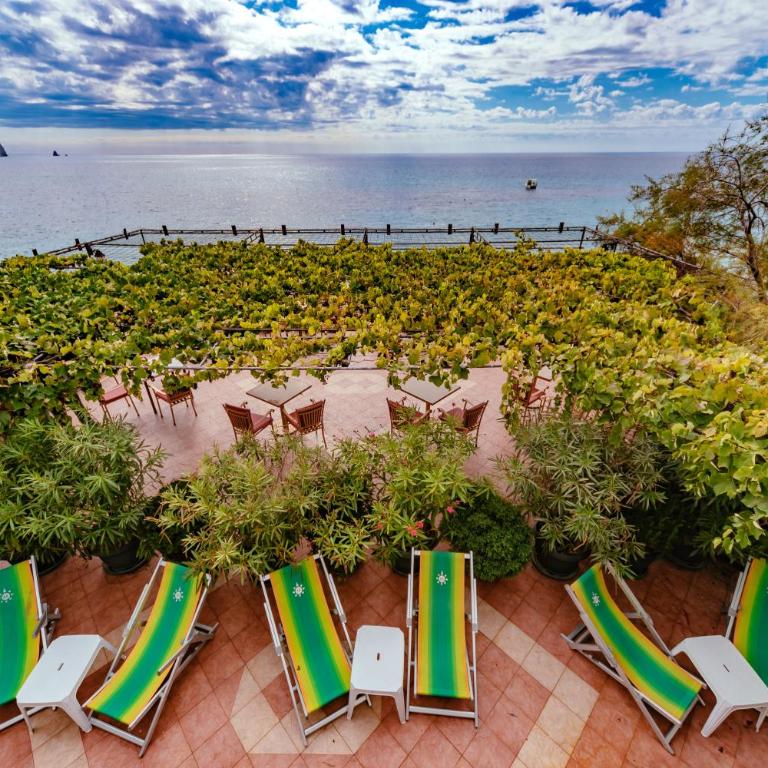 Hotel Savojo - Double Room with Balcony and Sea View - 10