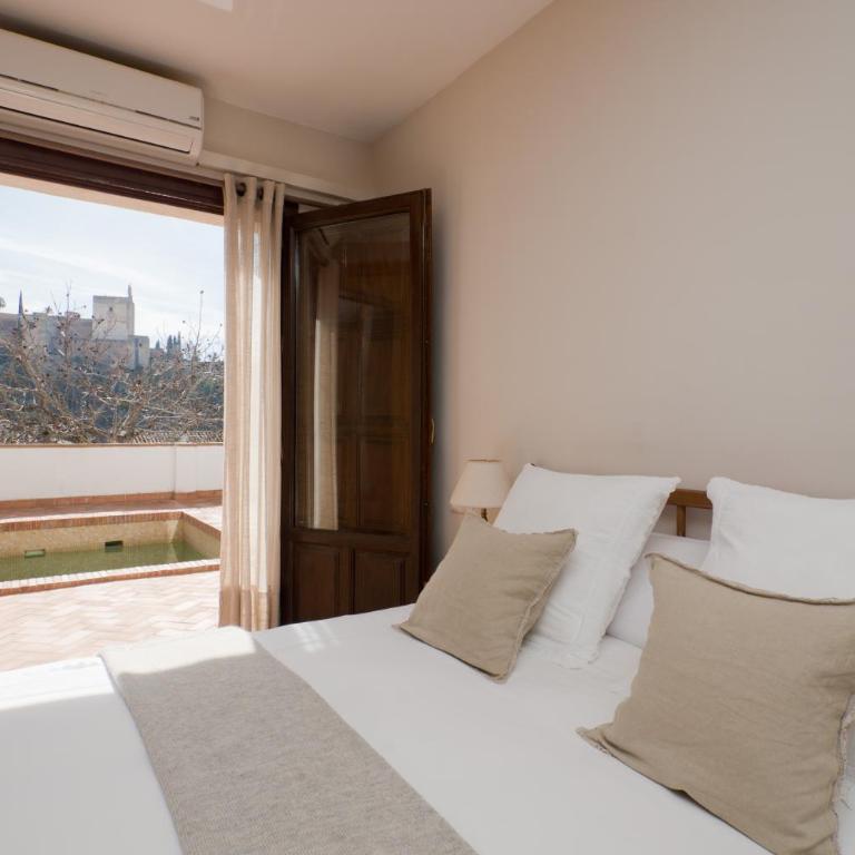 Casa Bombo - Deluxe Double Room with View to the Alhambra - 4