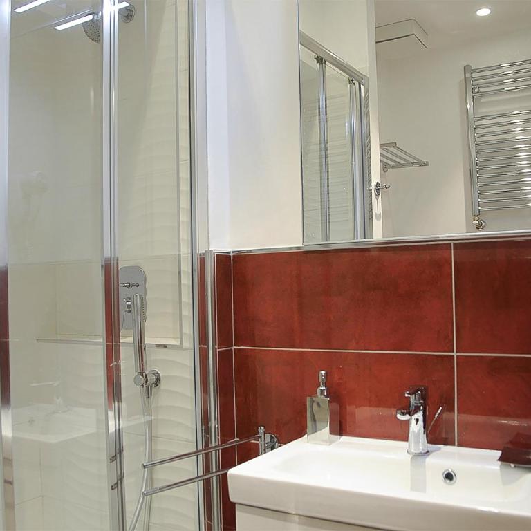 Roma Vespahouse - Camera Matrimoniale con Bagno Privato - 4