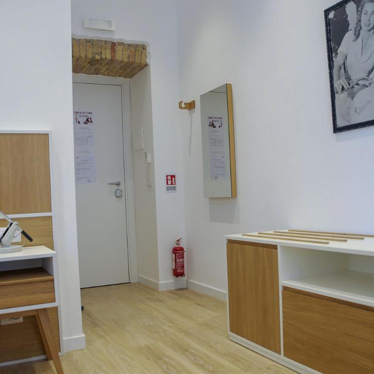 Roma Vespahouse - Camera Tripla con Bagno Privato - 6