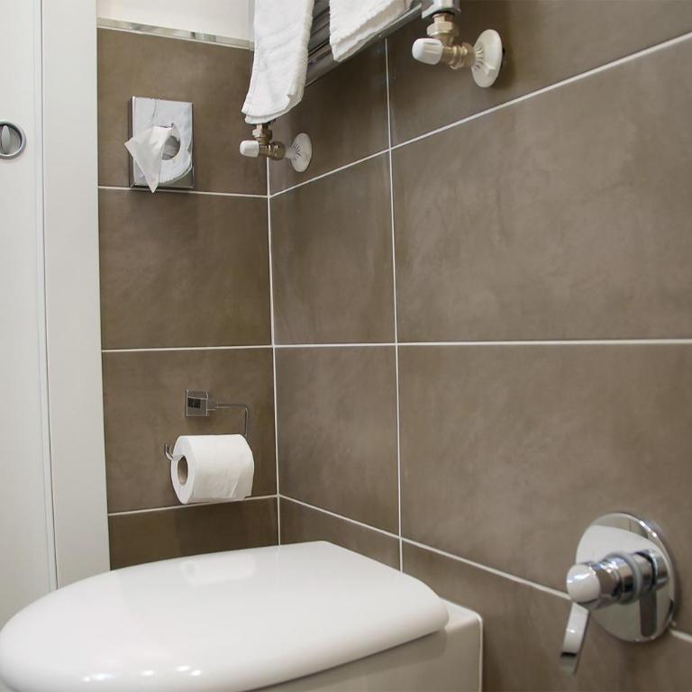 Roma Vespahouse - Camera Matrimoniale con Bagno Privato - 1