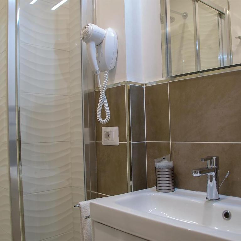 Roma Vespahouse - Camera Matrimoniale con Bagno Privato - 3