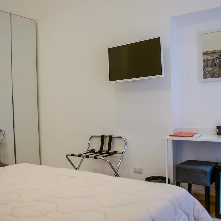 Roma Vespahouse - Camera Matrimoniale con Bagno Privato - 11