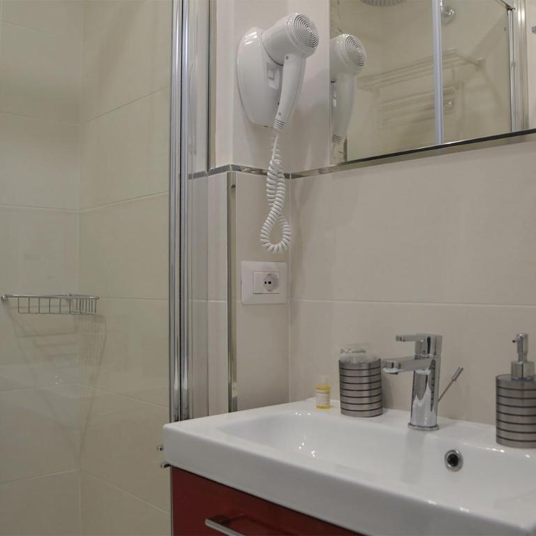 Roma Vespahouse - Camera Singola con Bagno Privato - 5