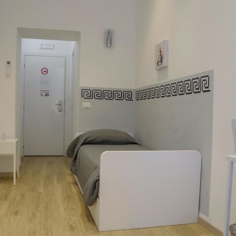 Roma Vespahouse - Camera Singola con Bagno Privato - 13