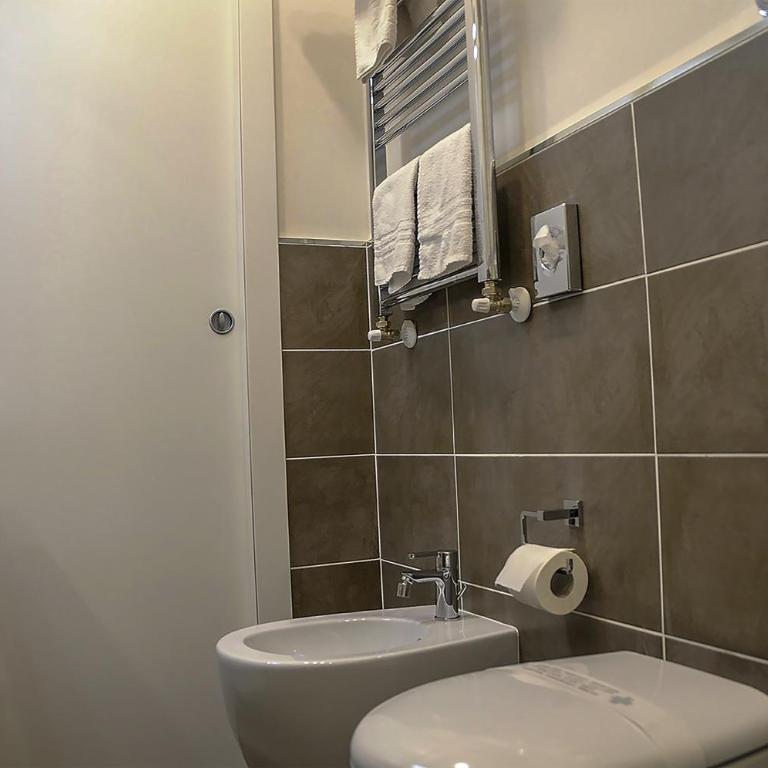 Roma Vespahouse - Camera Matrimoniale con Bagno Privato - 1