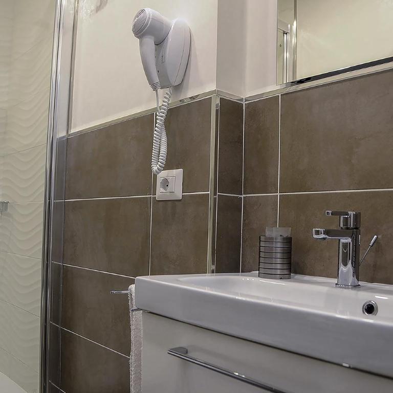 Roma Vespahouse - Camera Matrimoniale con Bagno Privato - 6