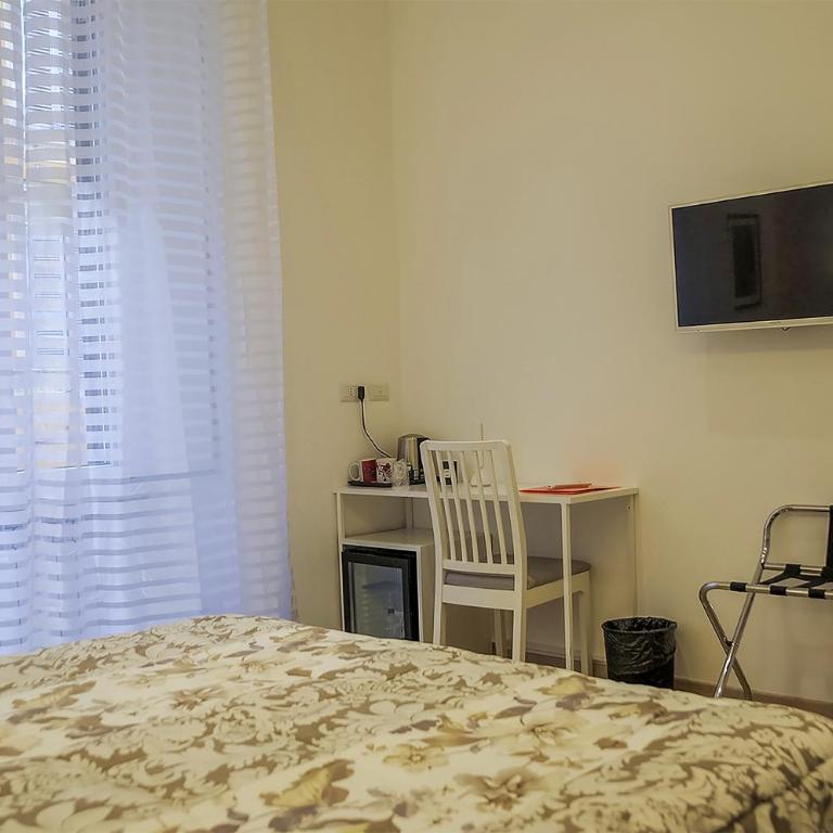 Roma Vespahouse - Camera Matrimoniale con Bagno Privato - 9