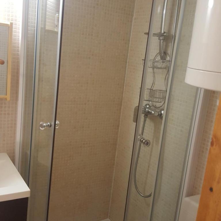 Appartement T2 avec son rez de jardin de 40 m2 5 couchages 250m de la plage et 15km de l'Arena - Appartement 1 Chambre - 16