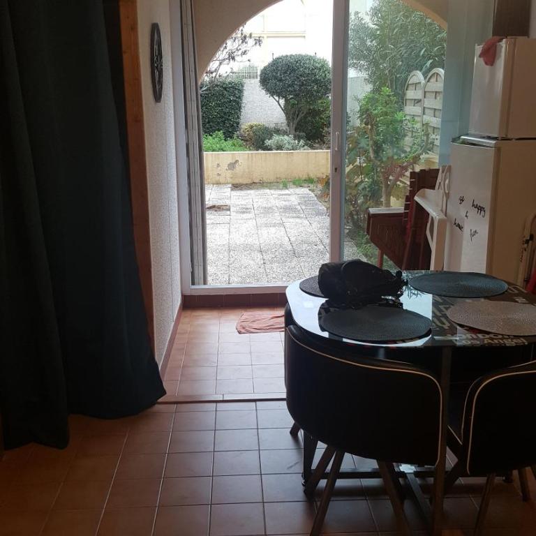 Appartement T2 avec son rez de jardin de 40 m2 5 couchages 250m de la plage et 15km de l'Arena - Appartement 1 Chambre - 18