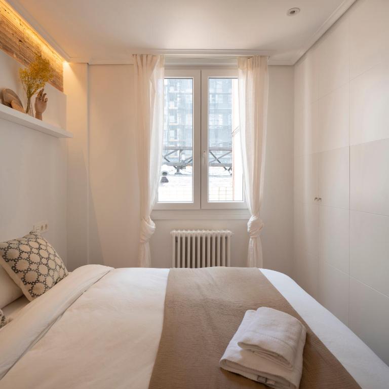 PREMIUM LOCATION! Gran Vía & FREE Parking - Two-Bedroom Apartment - 21