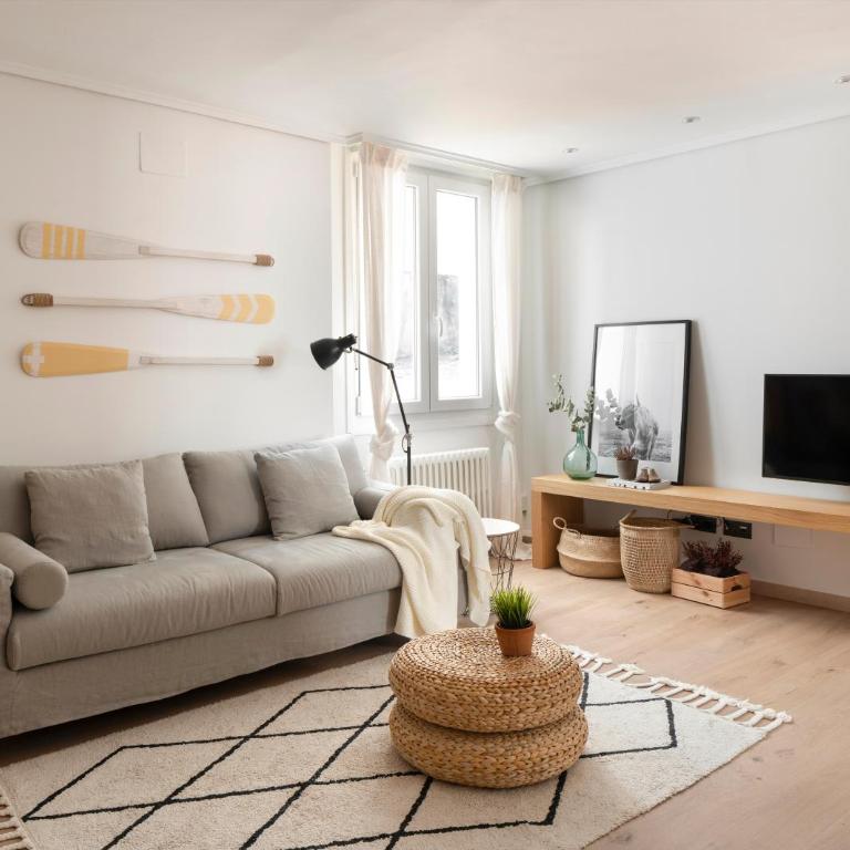 PREMIUM LOCATION! Gran Vía & FREE Parking - Two-Bedroom Apartment - 12