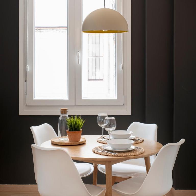 PREMIUM LOCATION! Gran Vía & FREE Parking - Two-Bedroom Apartment - 2