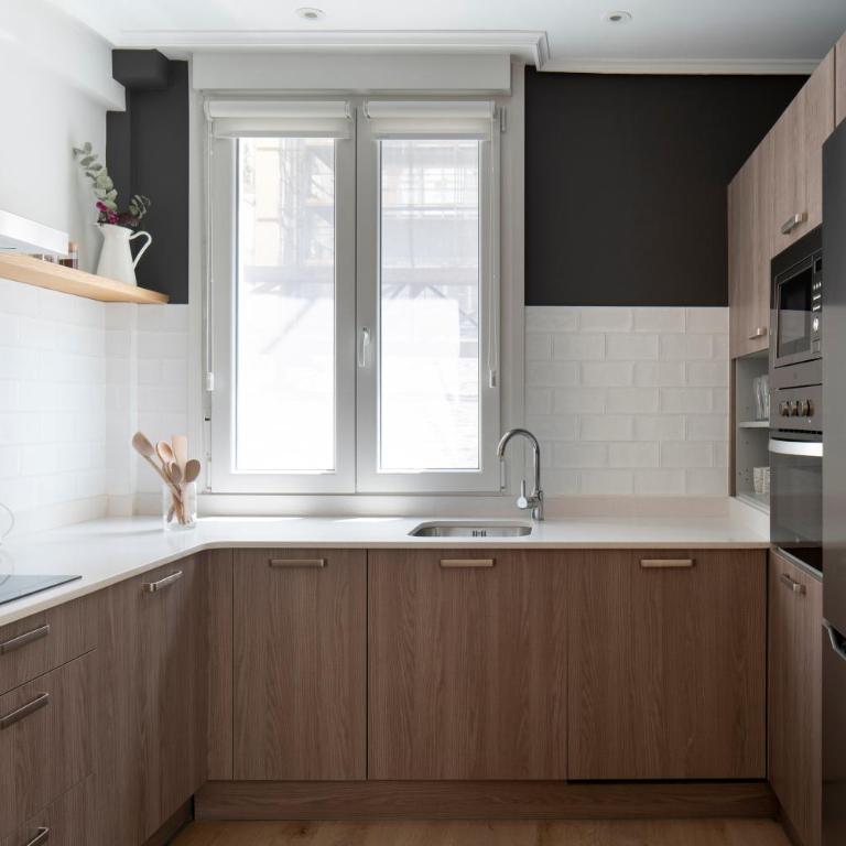 PREMIUM LOCATION! Gran Vía & FREE Parking - Two-Bedroom Apartment - 25