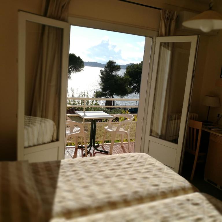 Logis Hôtel le Provencal Rest les Mûriers - Chambre avec Balcon et Vue sur Mer - 8