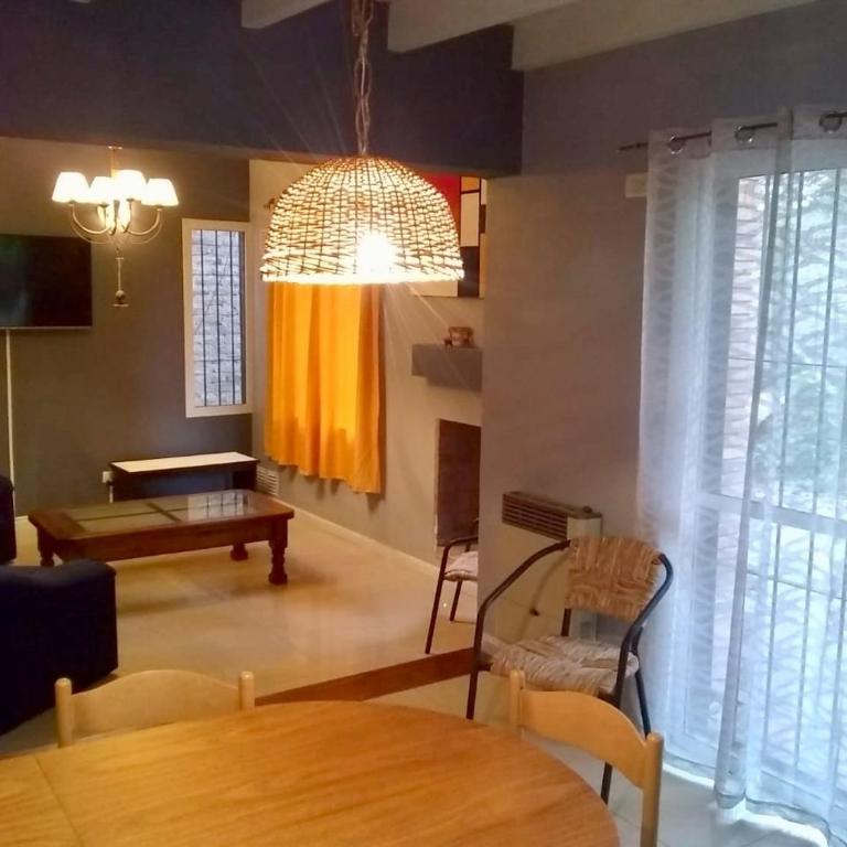 Shangri la - Casa y Pileta Privada - Three-Bedroom House - 15