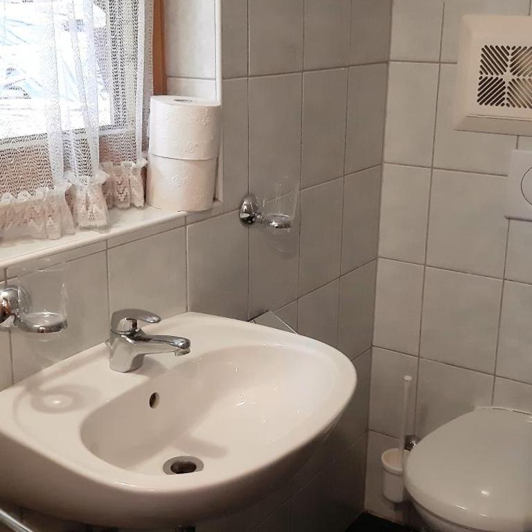 Pension Wassererhof - Familienzimmer mit eigenem Bad - 9