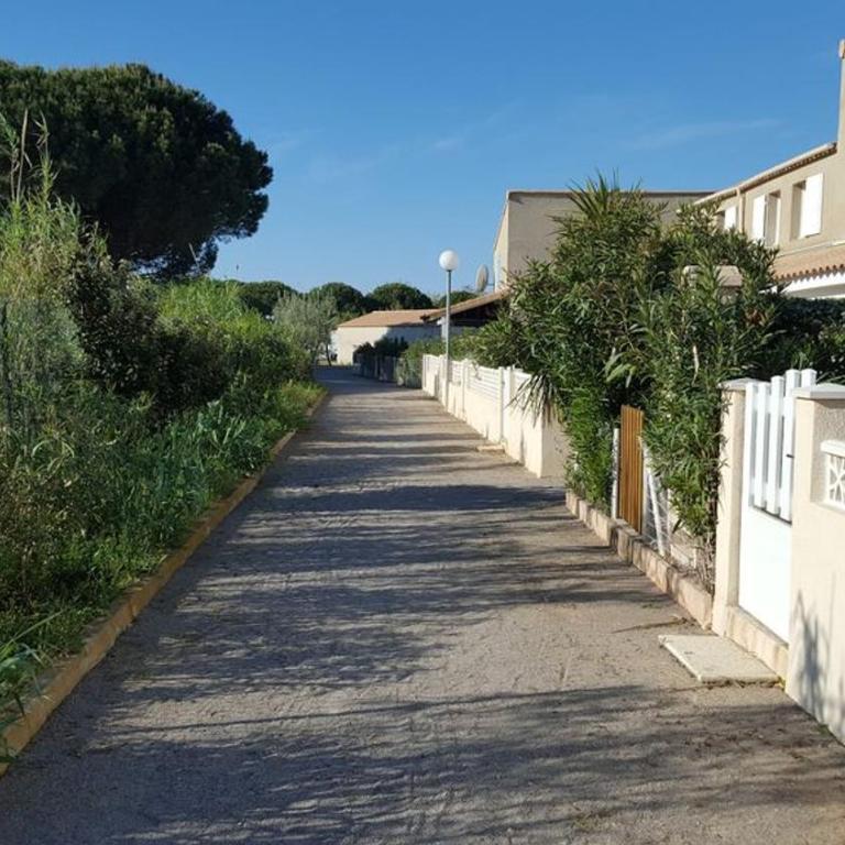 Villa tout confort dans résidence privée avec piscine à 500m de la plage - Climatisation, WIFI, parking - Maison 2 Chambres - 17