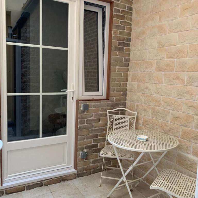 Eiffel Tower studio with patio - Studio-Apartment - 2