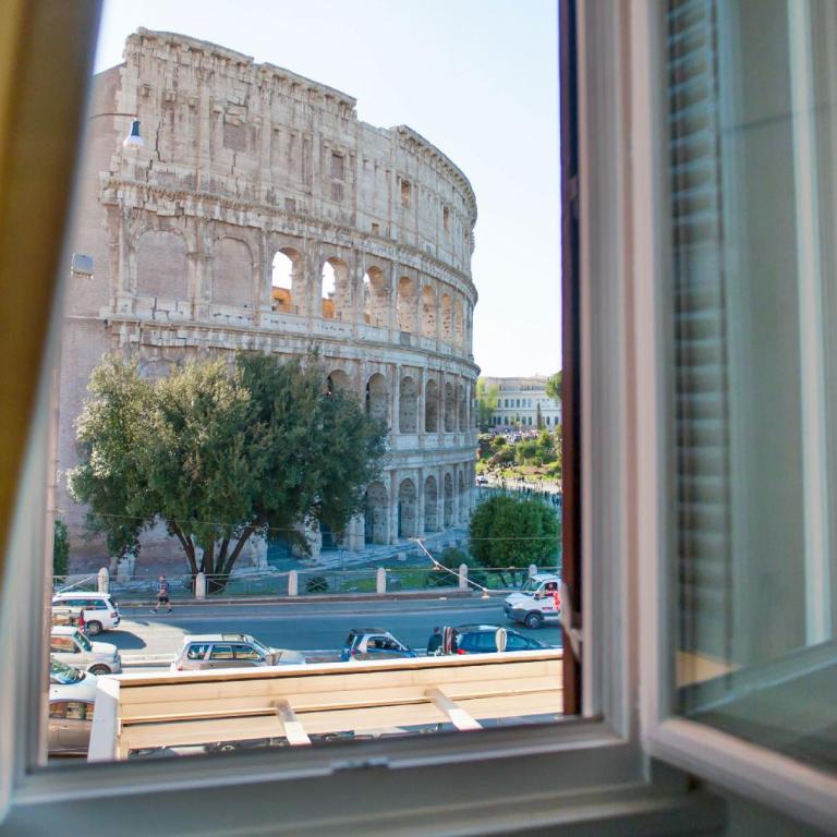 Royal House - Double Room with Colosseum View - 1