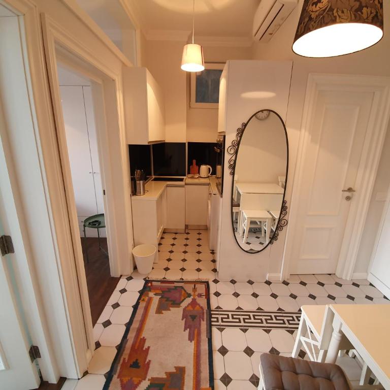 Belgrade Center Apartment Slavija Square III - Deluks Apartman - 13