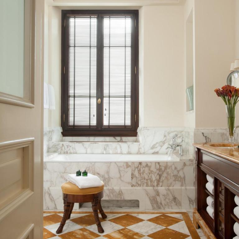 Four Seasons Hotel Firenze - Deluxe Twin Room - 1