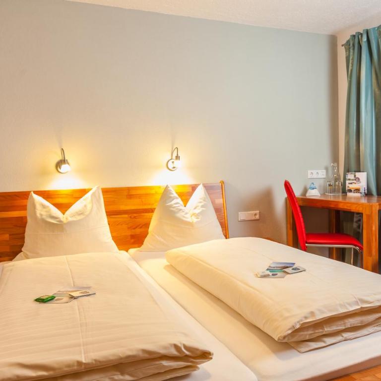 Simone's Platzerl - inklusive täglichem freien Eintritt Tauern Spa - nur 5 Gehminuten, Sommerkarte, privatem Garten mit Schwimmteich, Grill und Saunabereich - Deluxe Doppelzimmer mit Balkon - 11