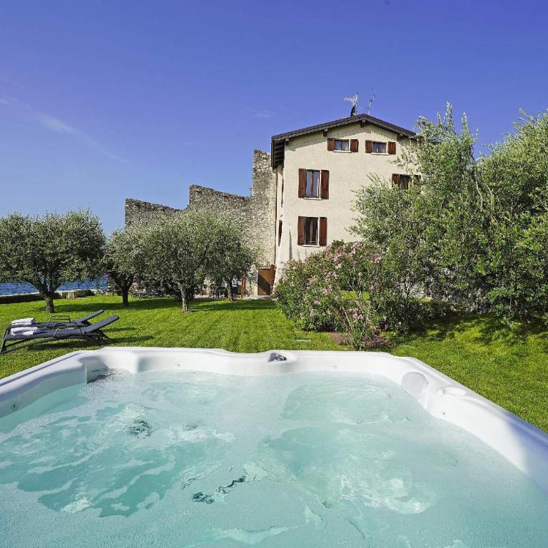 Villa Victoria: luxury waterfront villa with splendid views - Villa Fronte Spiaggia - 1