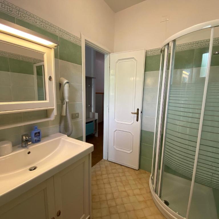 Appartamenti La Pineta - Ampio Appartamento con 1 Camera da Letto e Vista Mare (4 Adulti) - 8
