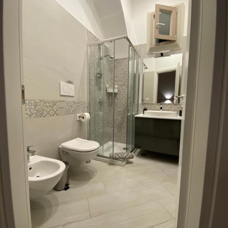 B&B Il Vicoletto - Camera Matrimoniale/Doppia con Letti Singoli con Bagno Privato - 10