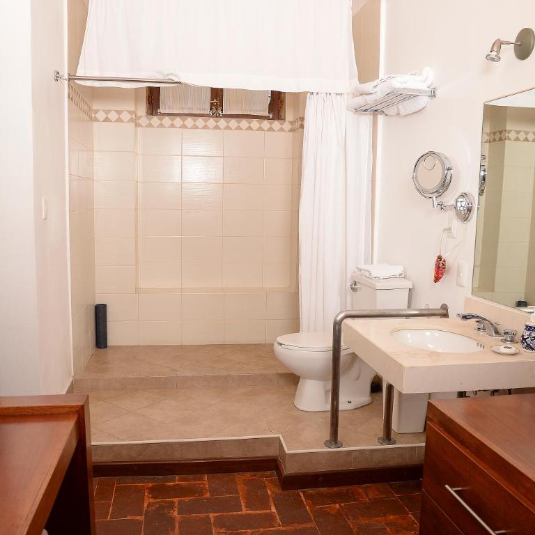 El Serafin Hotel Boutique - Family Suite with Balcony - 5